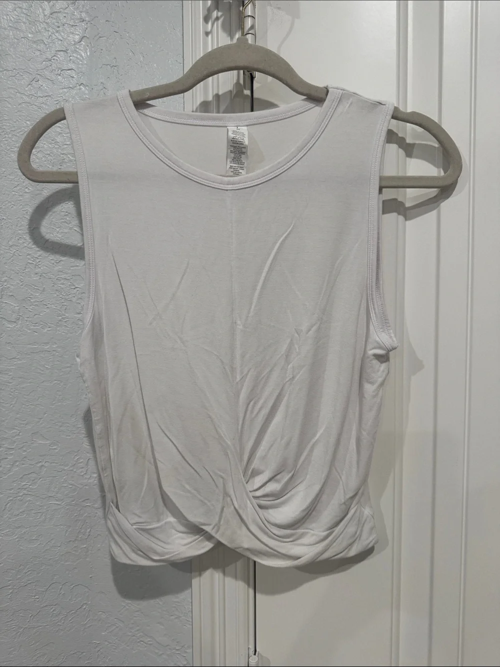ALO Yoga White Sleeveless Tank Top